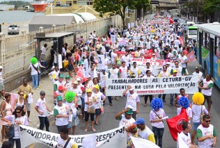 Servidores foram às ruas em fevereiro deste ano na luta por valorização da categoria.